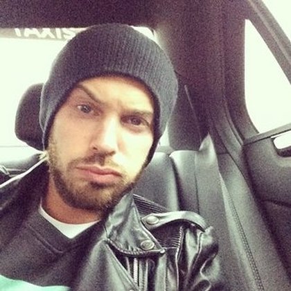 M Pokora: Au boulot! Même en vacances y a un Robin à entretenir! #entraînement #muscu