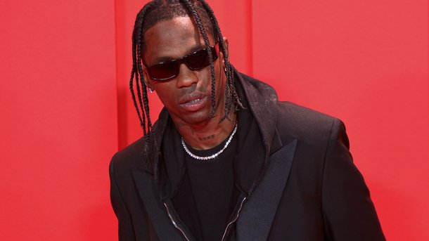 Travis Scott invite Bad Bunny et The Weeknd à Cannes dans son nouveau single