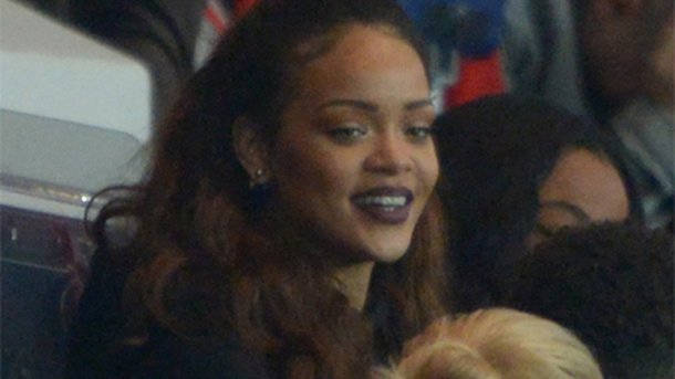 Rihanna : supportrice de charme dans les tribunes du PSG!