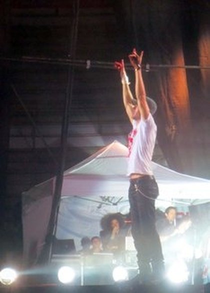 Enrique Iglesias blessé par un drone sur scène