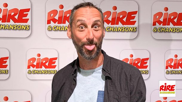 Arnaud Cosson : Conversation avec sa mère, un peu trop envahissante, au téléphone !