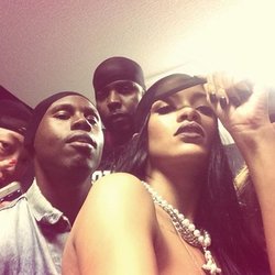 RIHANNA : Stocking cap posse #GivenchyGhettoGoth