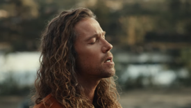 Julien Doré chante "Femme Like U" en live, et c’est à voir d’urgence