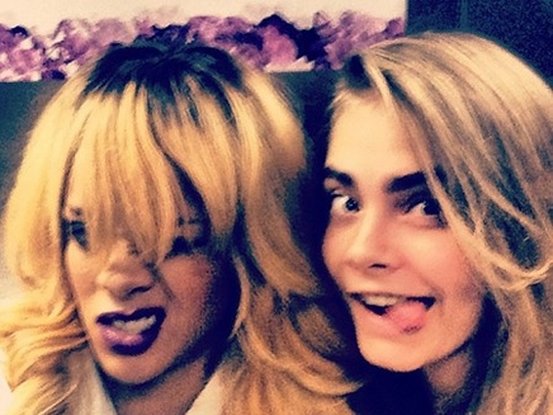 rihanna-cara-delevingne-c-instagram