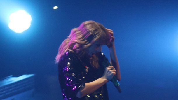 Taylor Swift rend hommage à sa mère même en tournée