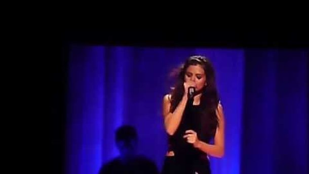 Selena Gomez : en larmes sur scène !