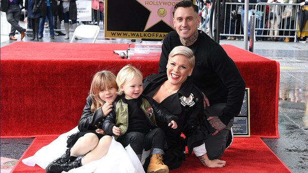 Pink inaugure son étoile sur Hollywood Boulevard!