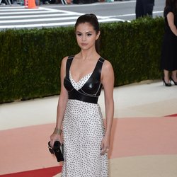Selena Gomez au MET Gala 2016