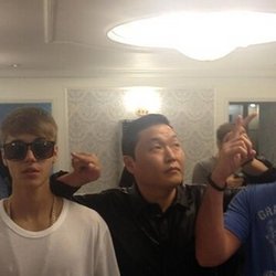 Psy: @justinbieber @psy_oppa @scooterbraun #Korea !!