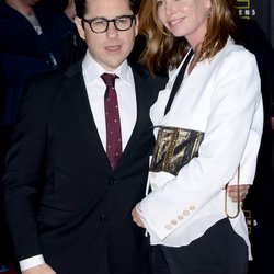 J.J. Abrams et Katie McGrath à la première mondiale de Star Wars Episode VII à Los Angeles