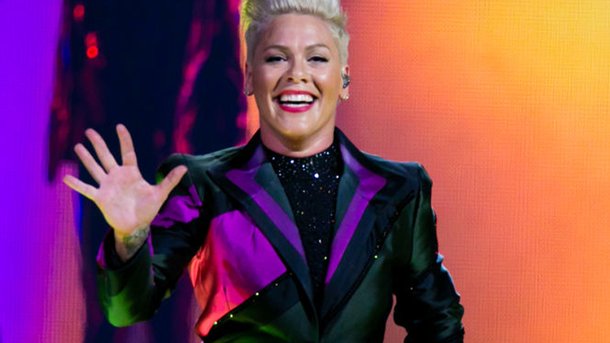 Pink : une fan accouche durant son concert et nomme sa fille «Dolly Pink» !