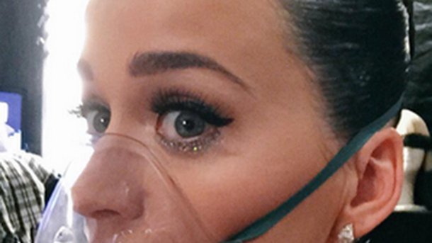 Katy Perry : elle brave les éléments pour ses fans!