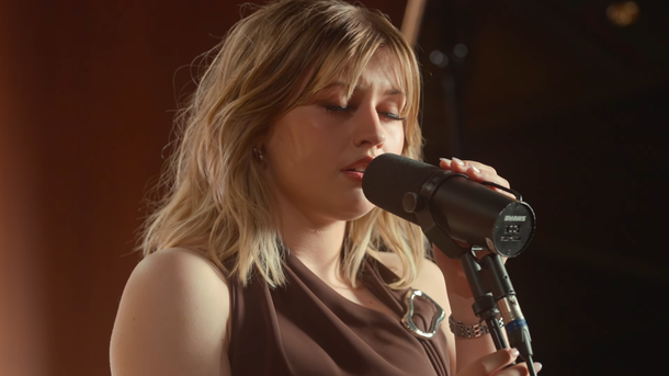 Marine dévoile une superbe version acoustique de son album "Cœur Maladroit"
