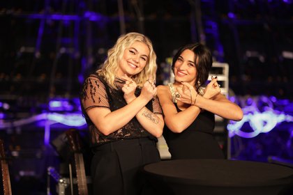 Louane et Camélia Jordana - Backstage NRJ Music Awards Paris Edition