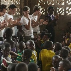 Harry Styles: Un aperçu de note incroyable moment à Accra, Ghana. Rednoseday on te sera toujours reconnaissant de nous avoir emmené. Merci