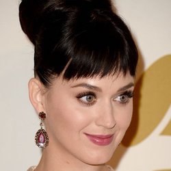 Katy Perry elle aussi a adopté la frange courte.