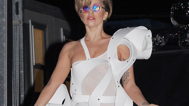 Lady Gaga : très amoureuse de Taylor Kinney !