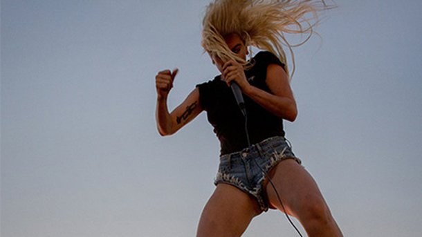 Lady Gaga : écoutez «Perfect Illusion» et découvrez un extrait du clip!