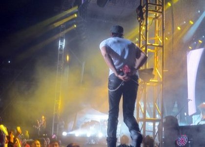 Enrique Iglesias blessé par un drone sur scène