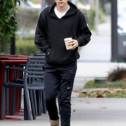 Harry Styles et son café à emporter à Los Angeles