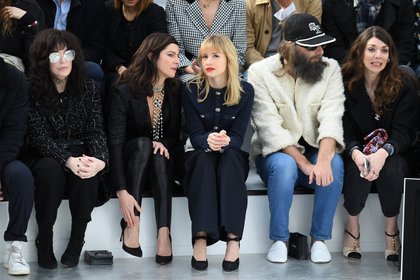 Angèle au défilé Chanel à la Fashion Week. Le 3 mars 2020 à Paris.