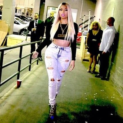 Nicki Minaj: haut par #alexanderwang Jeans par #nickiminaj Bottes par #giuseppezanotti