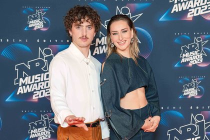 Benson Boone et Philippine Lavrey - TAPIS ROUGE - NRJ MUSIC AWARDS 2023