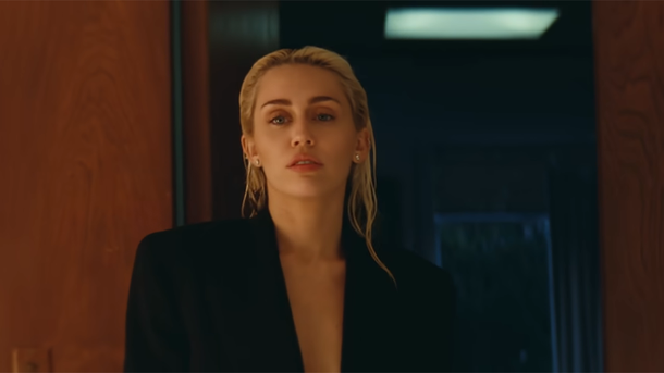 Miley Cyrus - Flowers