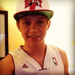 Niall Horan, ce qu'il aime : le Basket ! "Allez le Heat ! Je regarde les finales! Je n'arrive pas à croire que nous avons joué dans cette salle il y a 5 jours!"