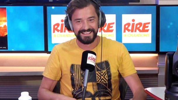 Tristan Lucas face à Arnaud Ducret et Enya Baroux, pour le film "Le visiteur du futur"