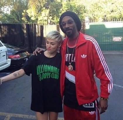 Snoop Lion : avec @MileyCyrus #ashtraysandheartbreaks