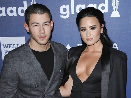 nick-jonas-and-demi-lovato