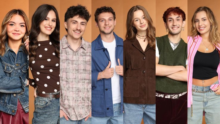 Melissa, Jeanne, Léo, Théo P, Anouk, Victor et Léa de la Star Academy