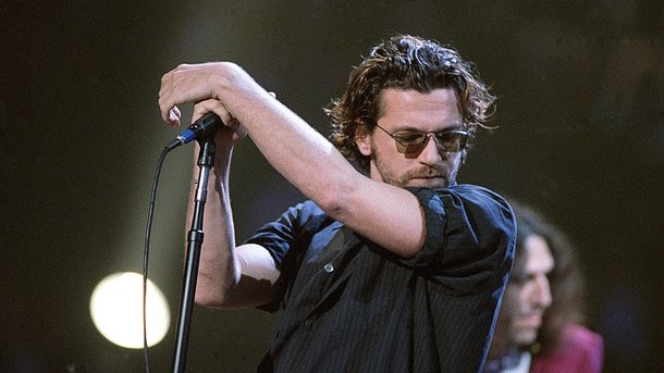Il y a 25 ans, l’envoûtant chanteur d’INXS, Michael Hutchence, disparaissait