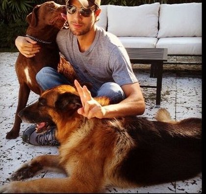 Enrique Iglesias: un ami est quelqu'un qui sait tout de vous et qui vous aime quand même