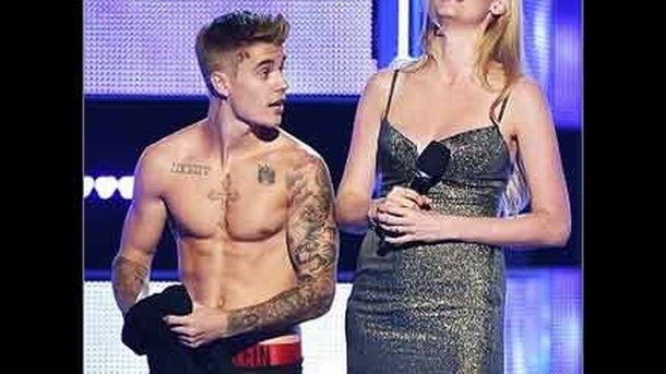 Justin Bieber : un strip-tease en direct à la télevision américaine!