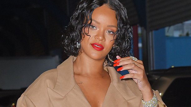 Rihanna: découvrez le créateur de sa tenue de Sherlock !