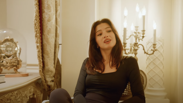 Lenie enchante Disneyland Paris avec son clip "Divine", un véritable conte de fées