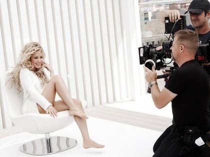 Shakira: Un oeil dans les coulisses de la nouvelle pub de Shakira #crest #3DWhite (qui arrive bientôt!) #smile @OralB