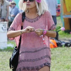 Lily Allen - Glastonbury Festival - 2009