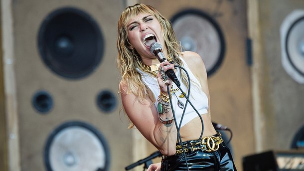 Grosse frayeur pour Miley Cyrus: quand la star "perd les pédales" en avion
