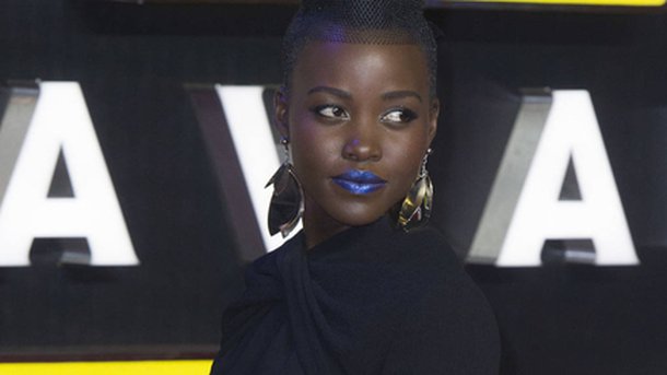 Lupita Nyong’o : un style totallement glamour pour Stars Wars