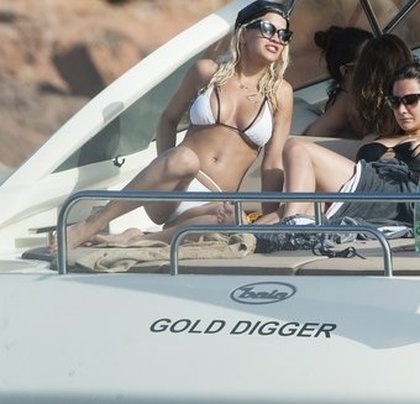 Rita Ora à Ibiza