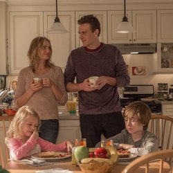 Annie (Cameron Diaz), Jay (Jason Segel), Nell (Giselle Eisenberg) et Clive (Sebastian Thomas)
