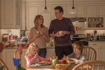 Annie (Cameron Diaz), Jay (Jason Segel), Nell (Giselle Eisenberg) et Clive (Sebastian Thomas)