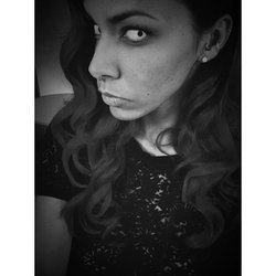 Shy'm : son Halloween sexy