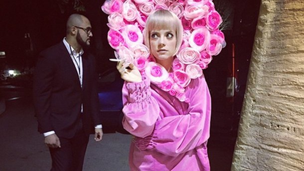 Lily Allen : extravagante pour le Bal de la Rose!