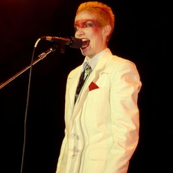 Annie Lennox : un style proche de celui de David Bowie