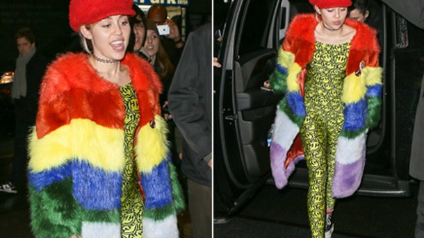 Miley Cyrus : son look improbable et multicolore à New York!