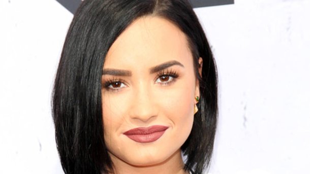 Demi Lovato : la chute en direct!